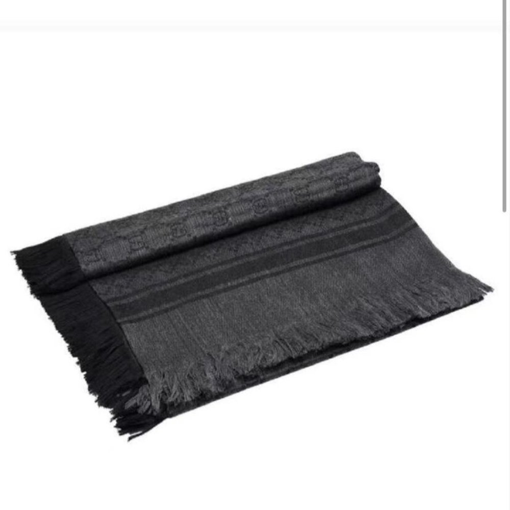HP ❤️ Gucci Black Scialle Surviee 140x140 Gg Logo Scarf - Picture 5 of 9